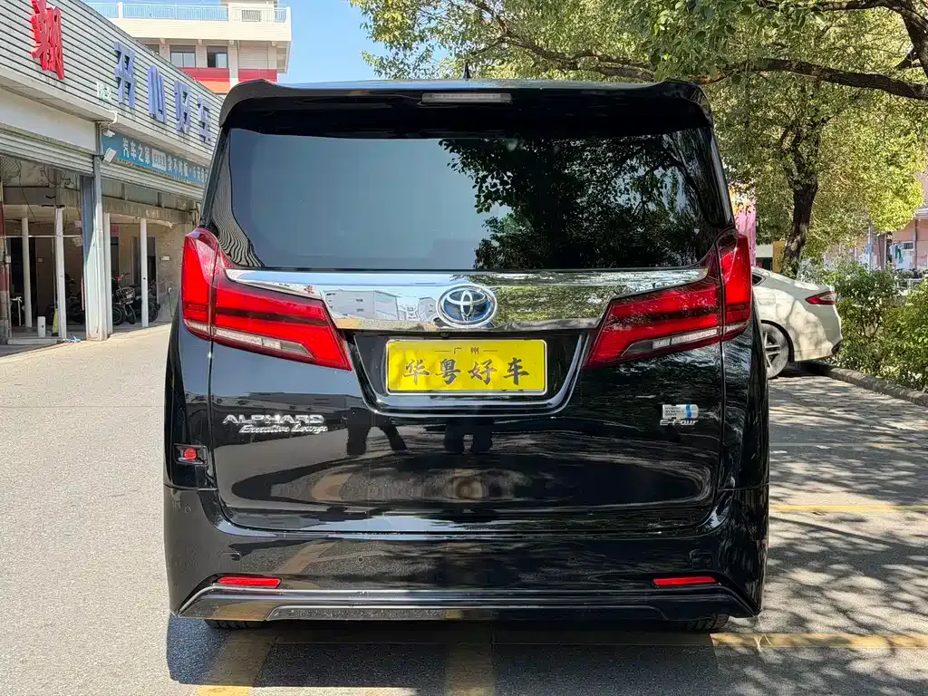 Toyota Alphard — фото 8