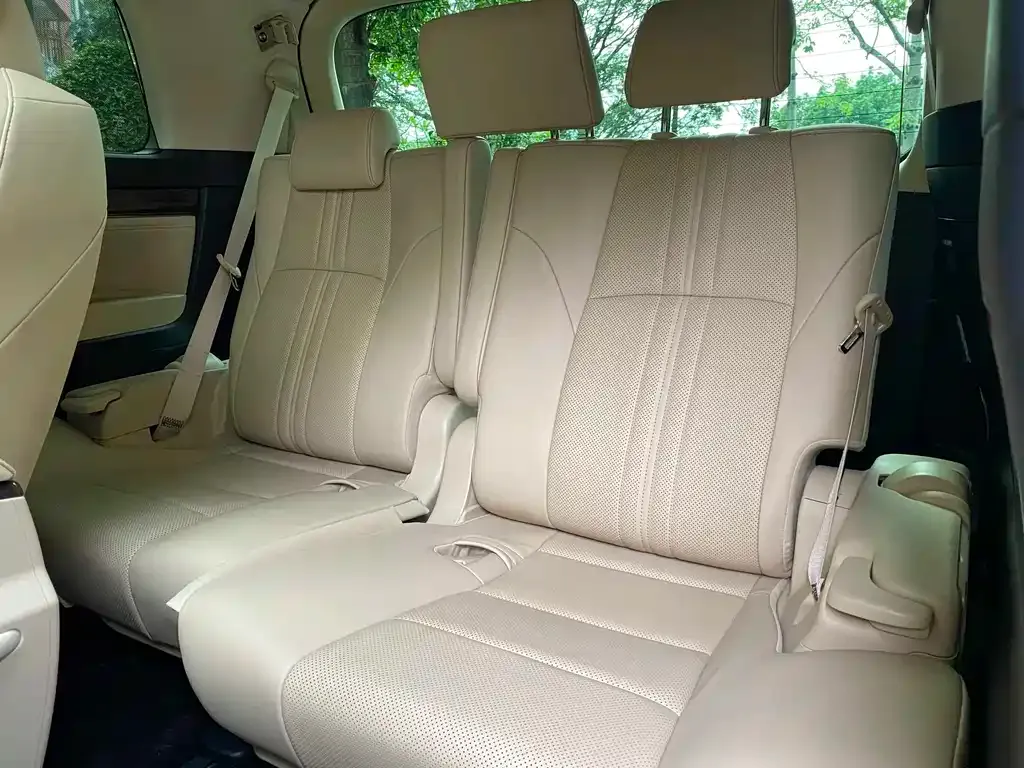 Toyota Alphard — фото 6