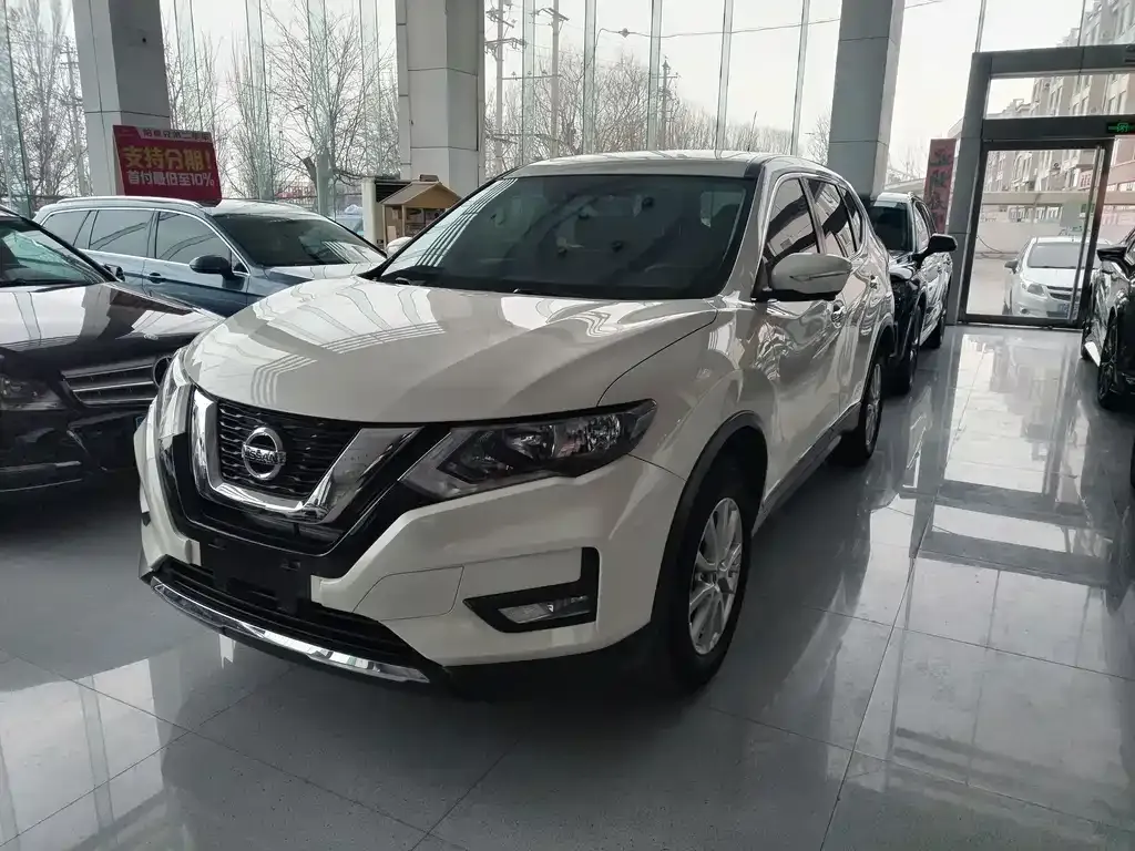 Nissan X-Trail — фото 1