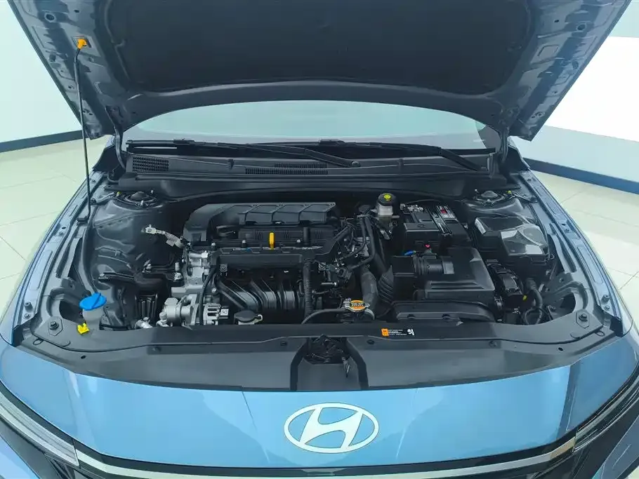 Hyundai Elantra — фото 10