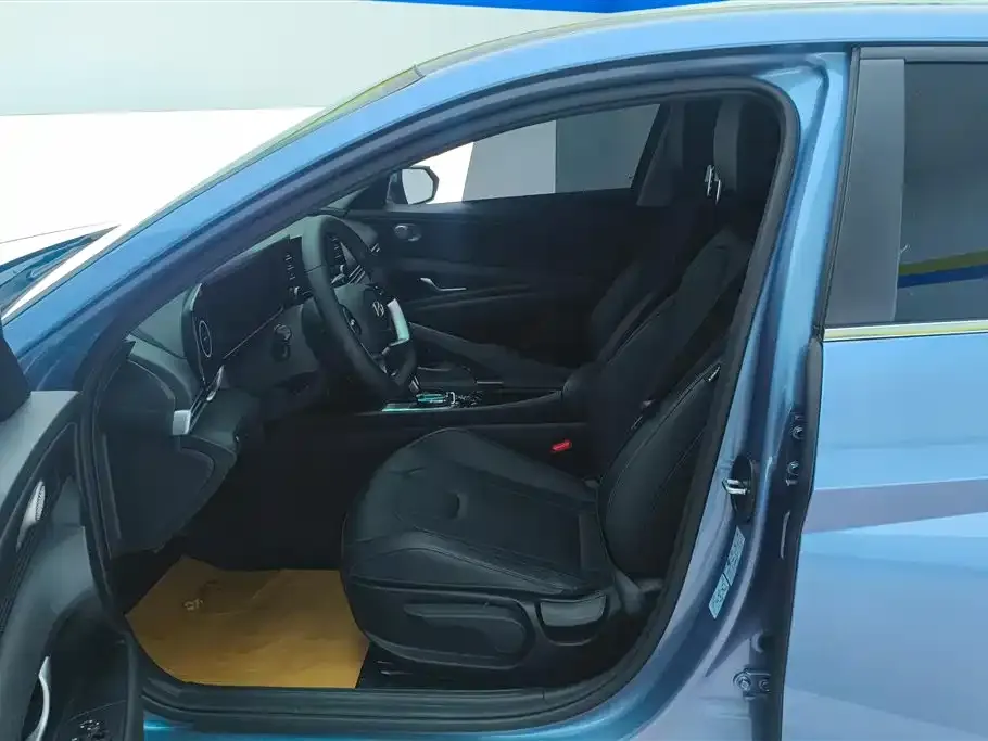 Hyundai Elantra — фото 4