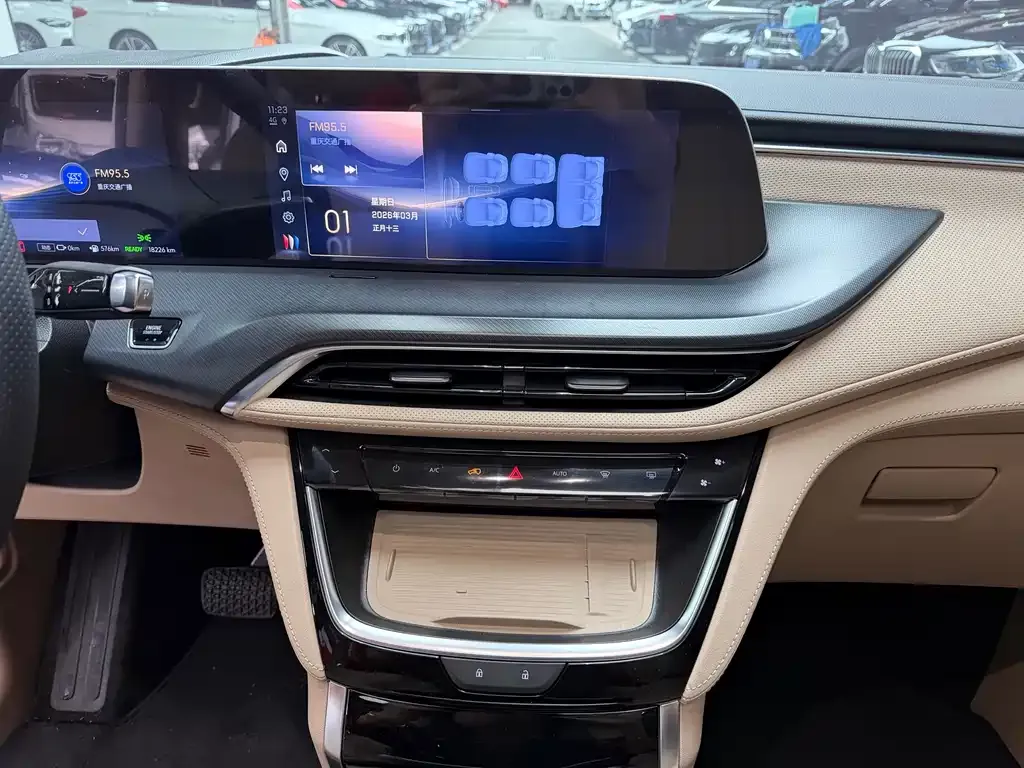 Buick GL8 Hybrid — фото 3