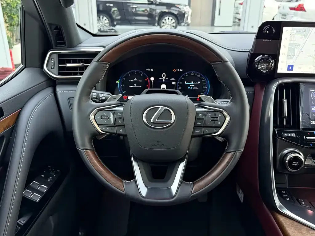 Lexus LX — фото 10