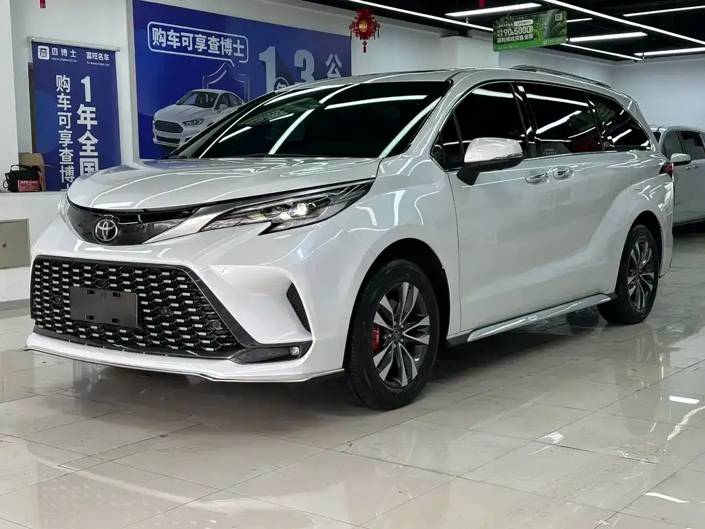 Toyota Granvia — фото 1
