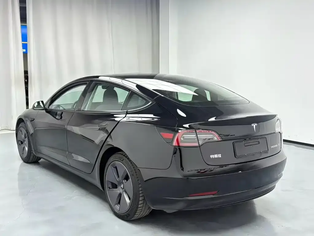 Tesla Model 3 — фото 4