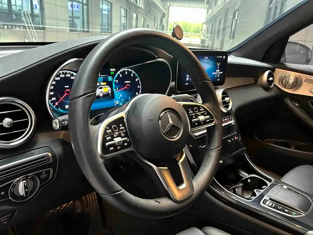 Mercedes-Benz GLC — фото 9