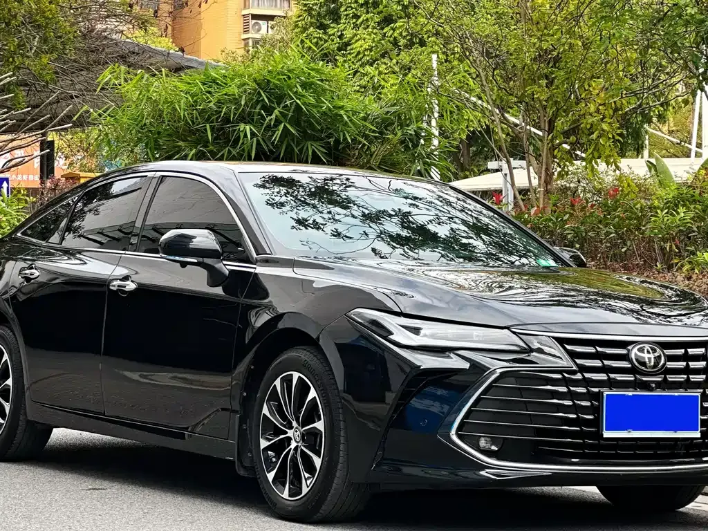Toyota Avalon — фото 1
