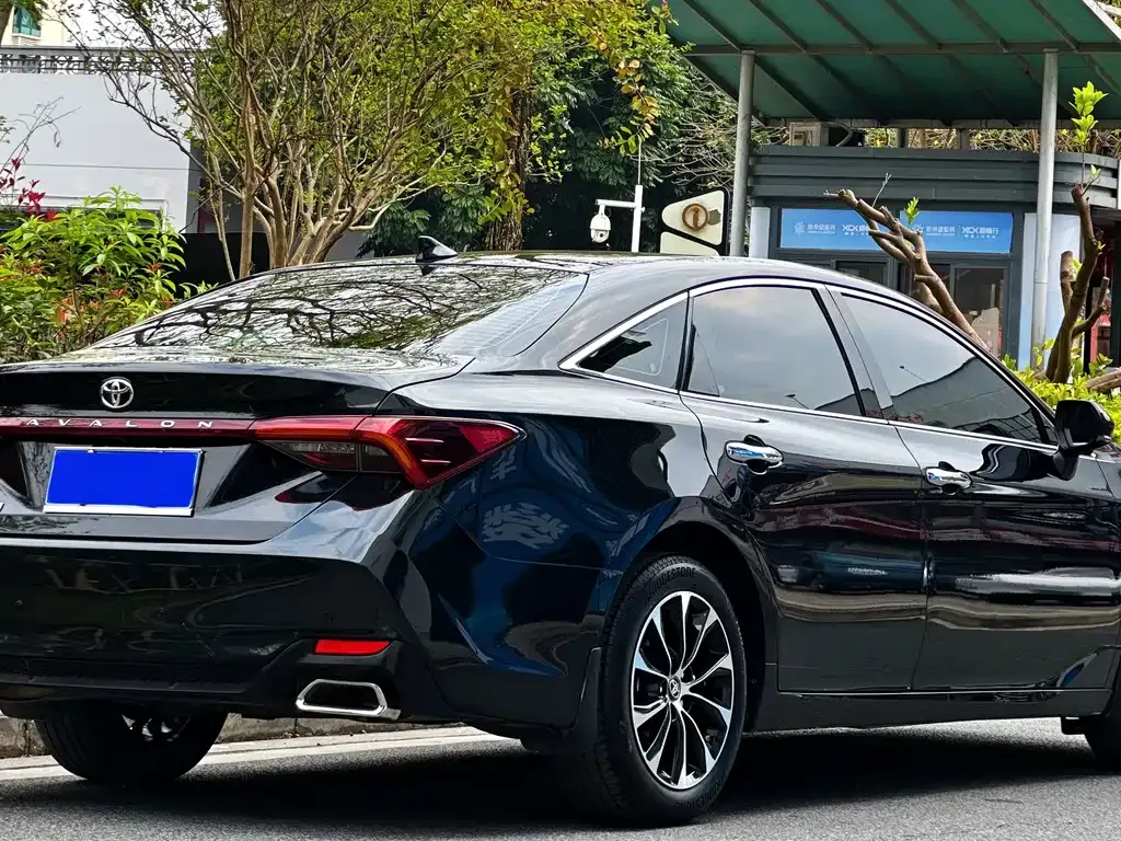 Toyota Avalon — фото 4