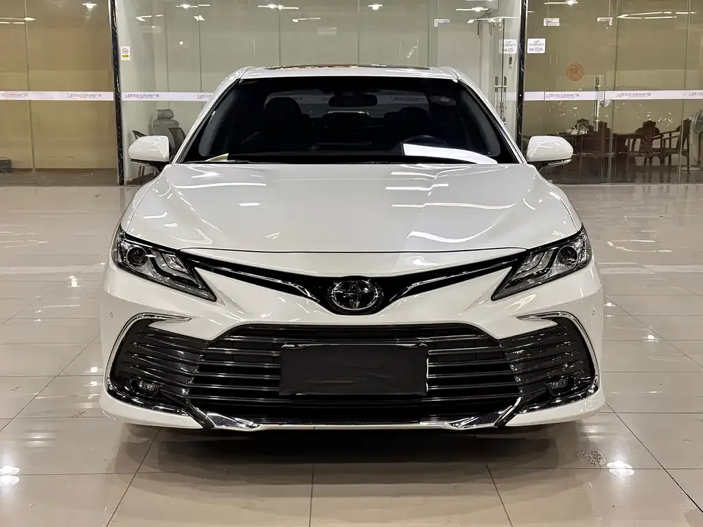 Toyota Camry — фото 9