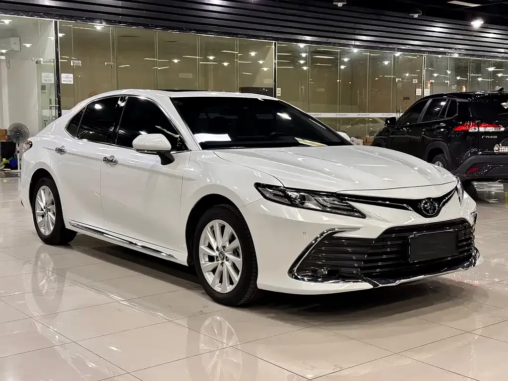 Toyota Camry — фото 10