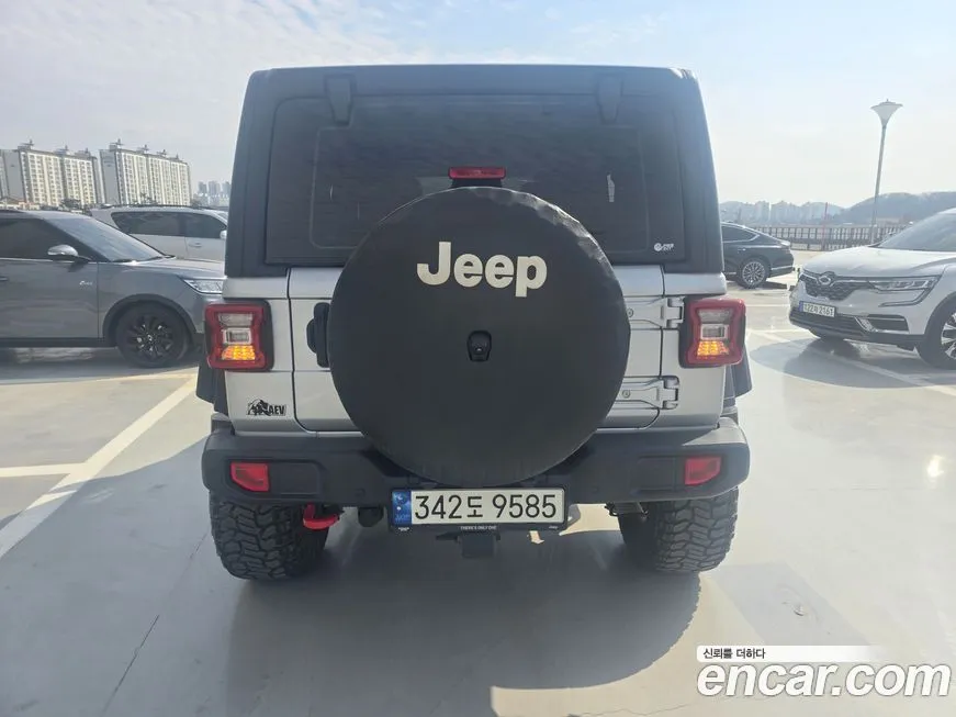 Jeep Wrangler — фото 7