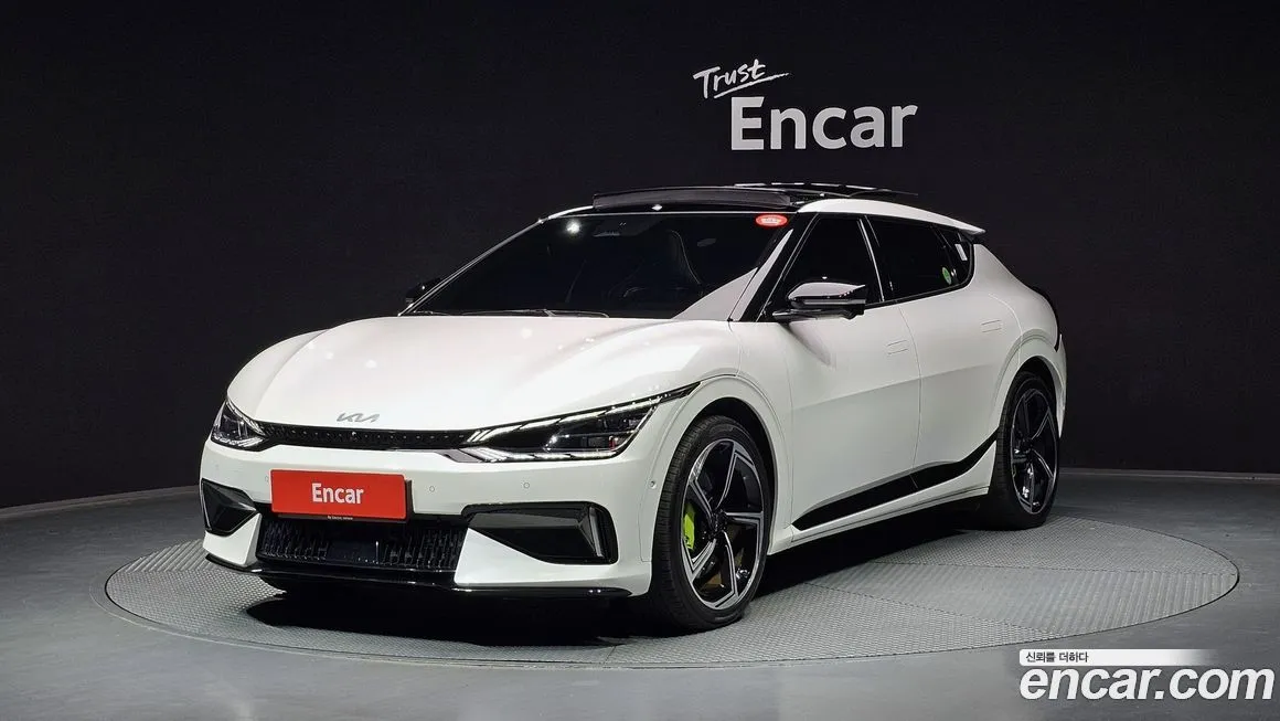 Kia EV6 — фото 1
