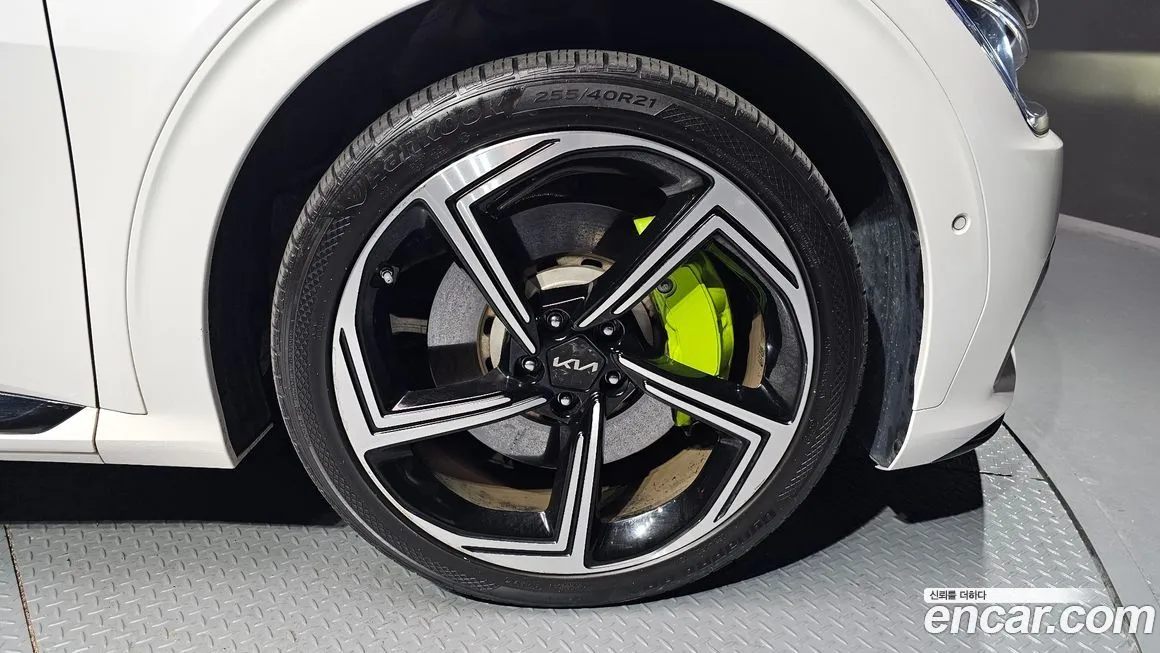 Kia EV6 — фото 9