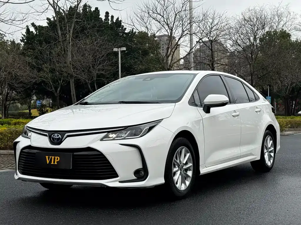 Toyota Corolla — фото 1