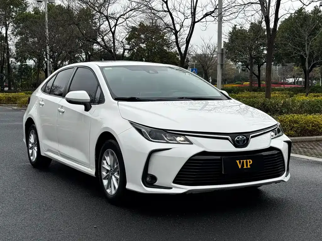 Toyota Corolla — фото 10