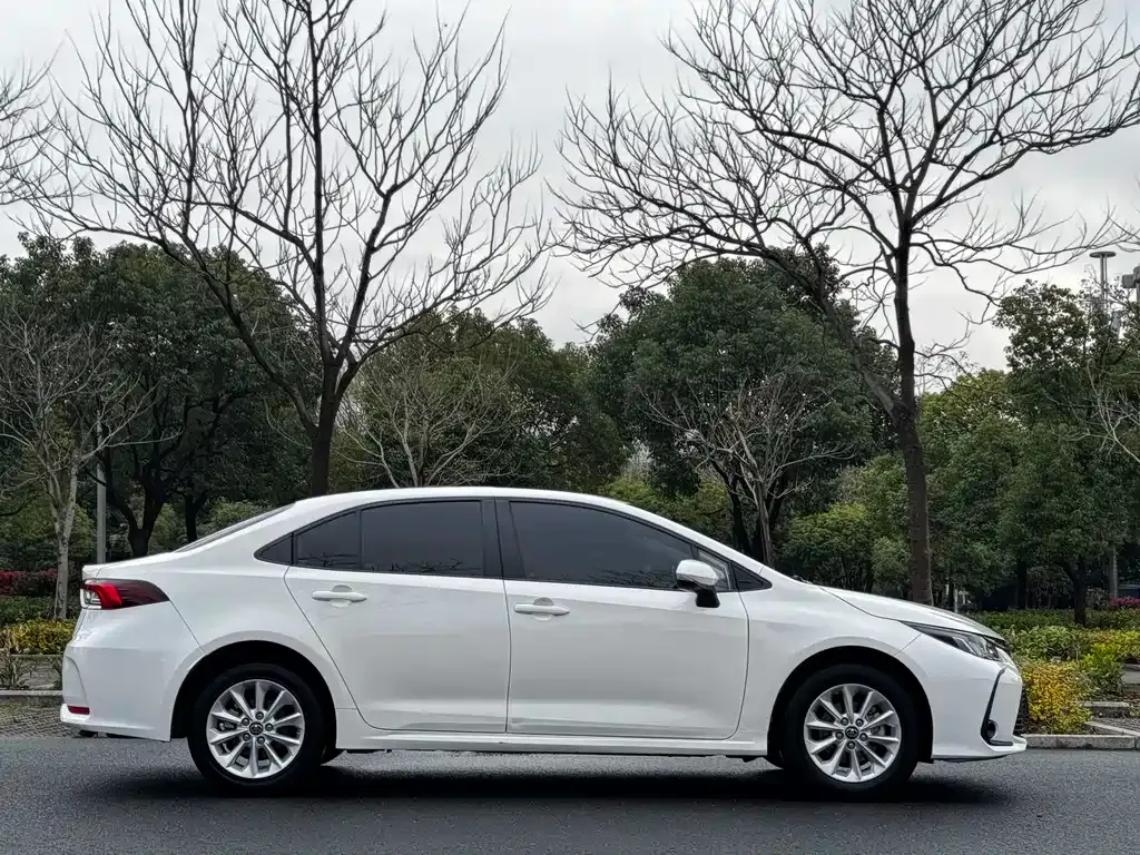 Toyota Corolla — фото 6