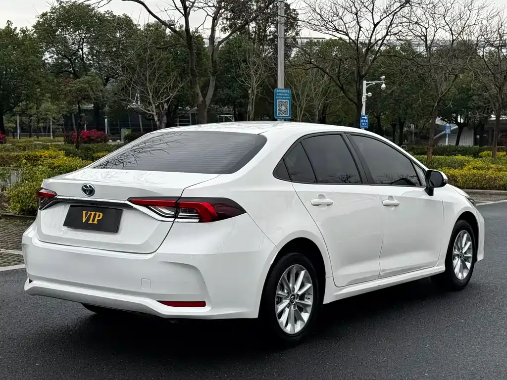 Toyota Corolla — фото 3