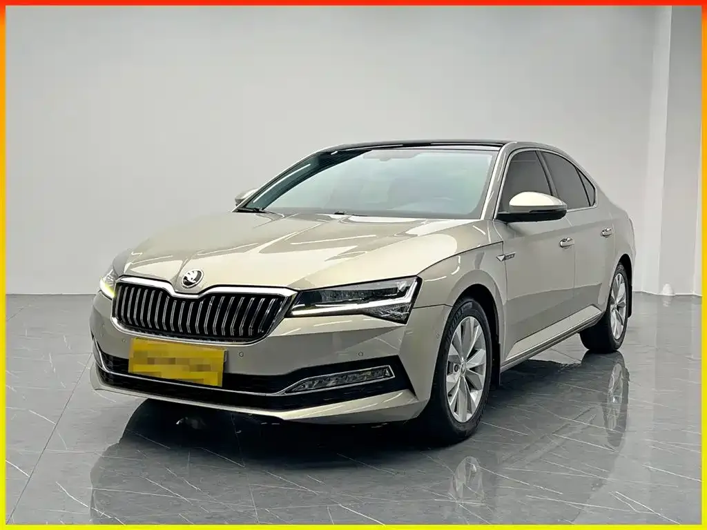 Skoda Superb — фото 1