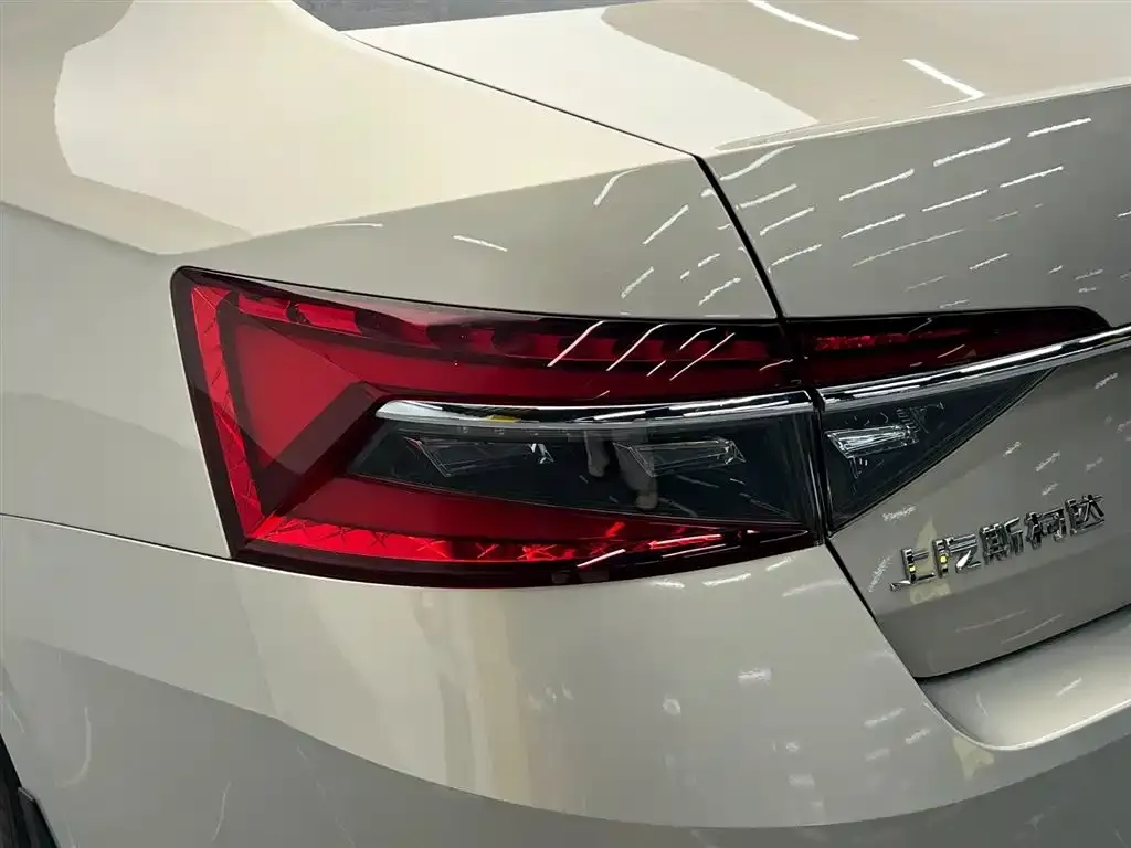 Skoda Superb — фото 3