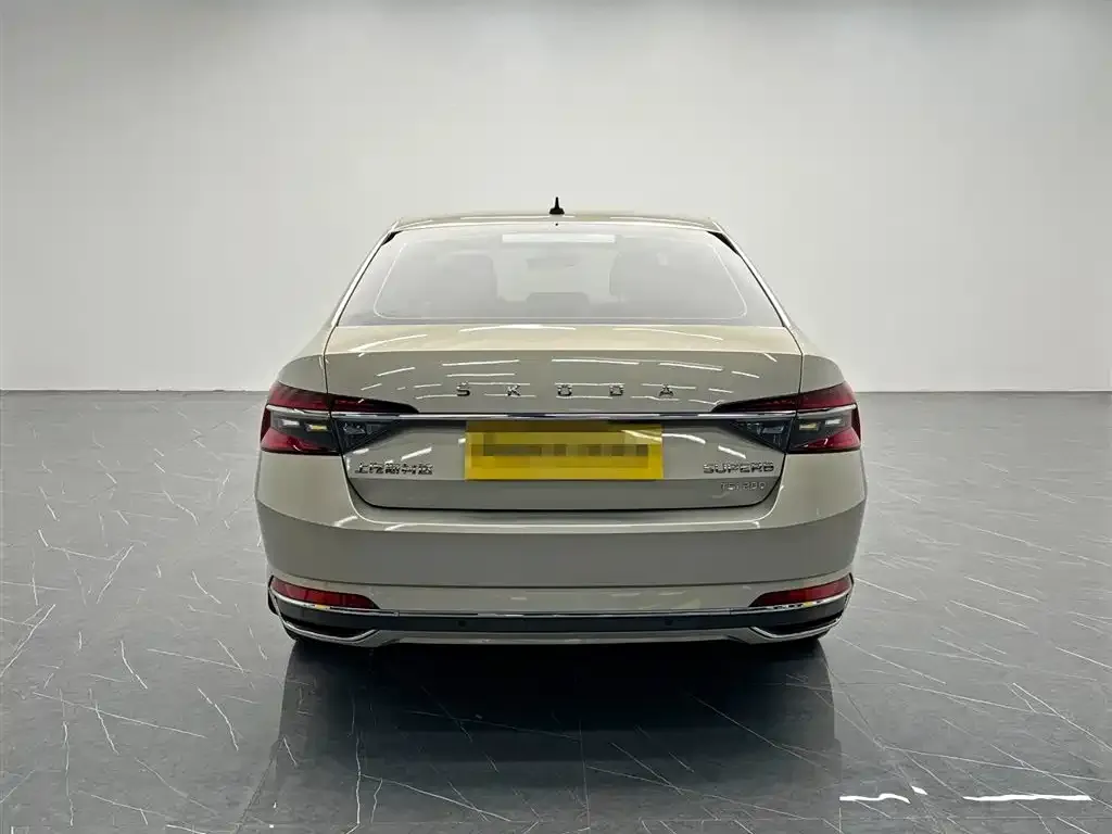 Skoda Superb — фото 2