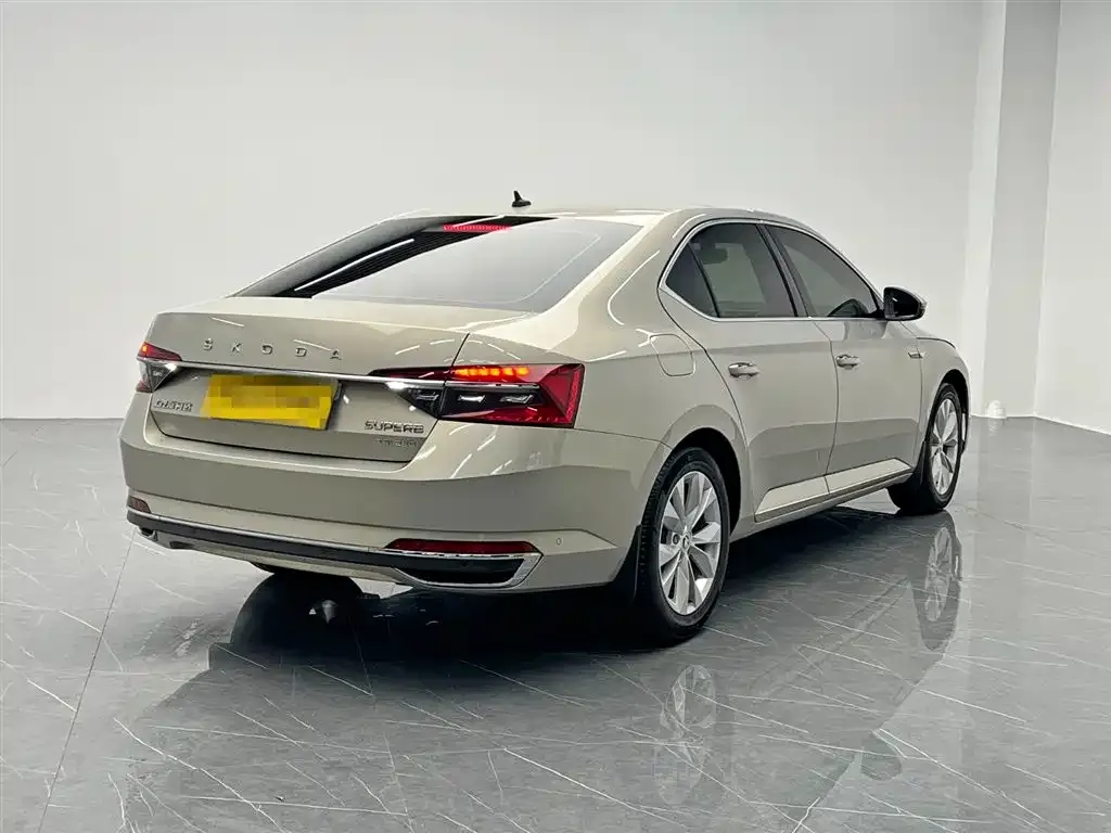 Skoda Superb — фото 4