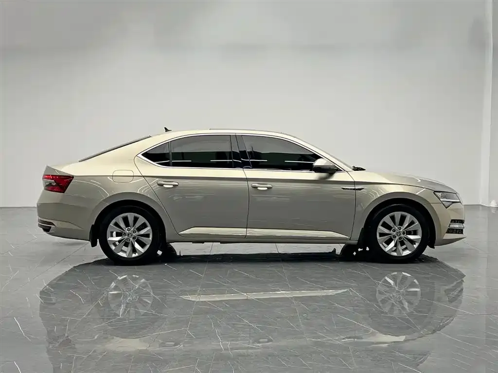 Skoda Superb — фото 5