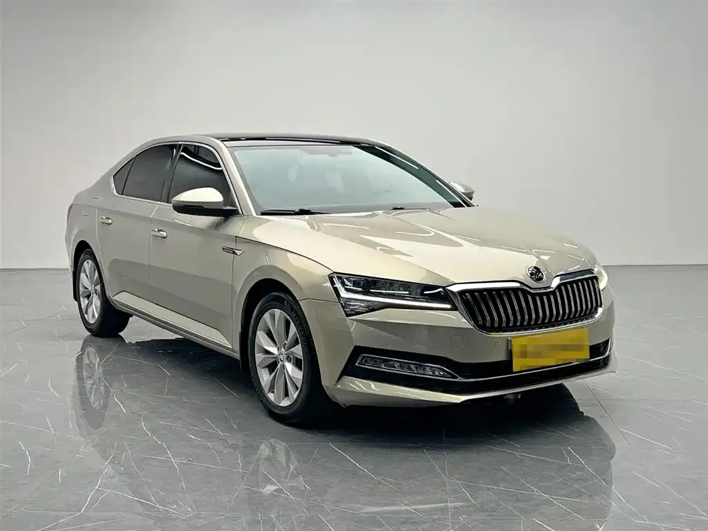 Skoda Superb — фото 7