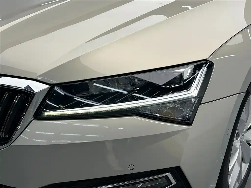 Skoda Superb — фото 10