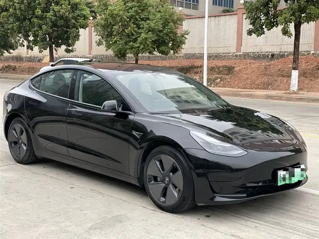 Tesla Model 3 — фото 9
