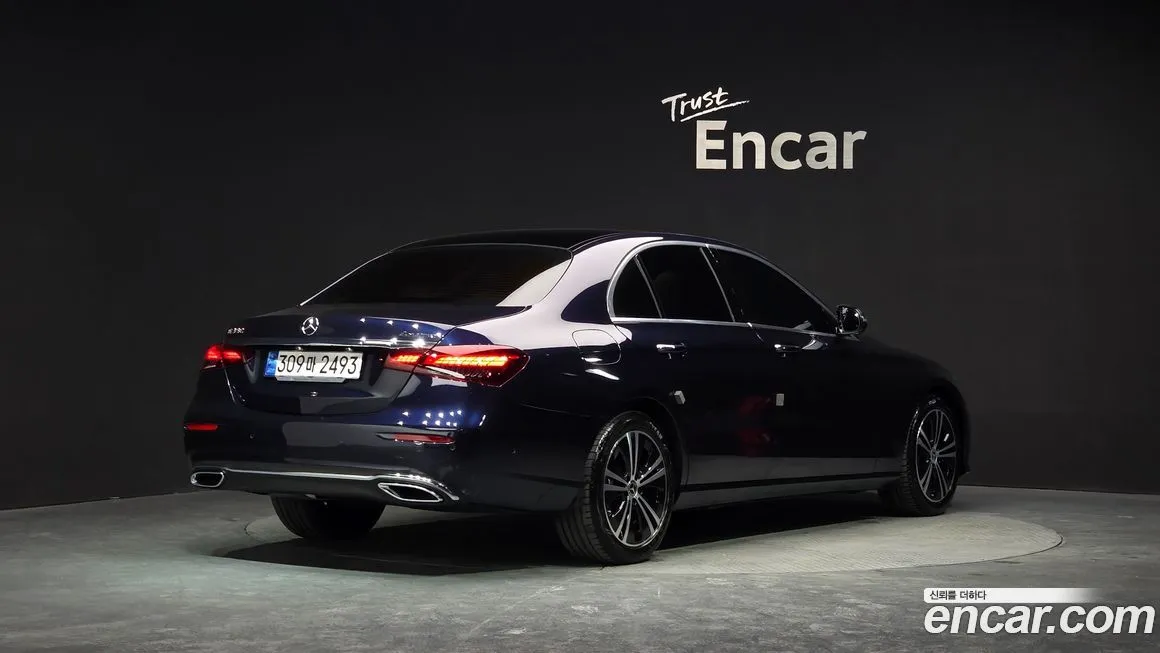 Mercedes-Benz E-Class — фото 9