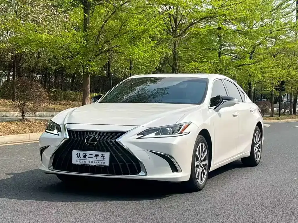 Lexus ES — фото 1