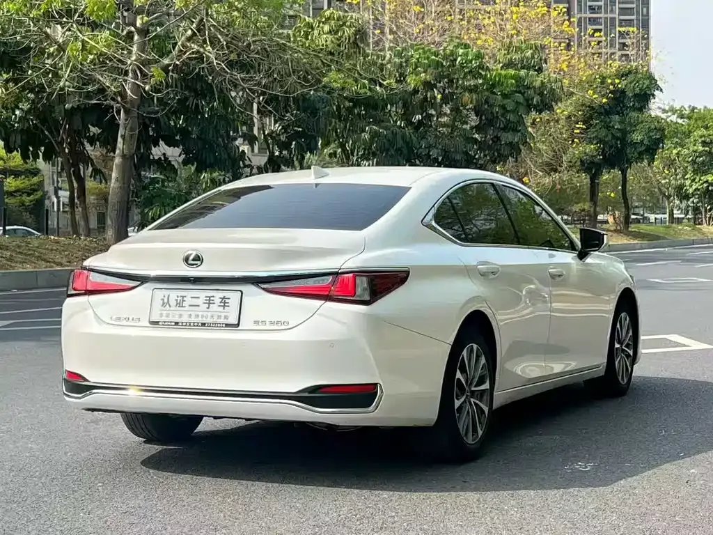 Lexus ES — фото 5