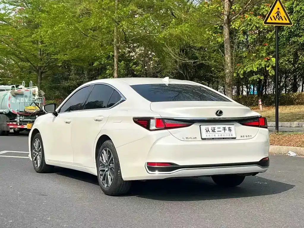 Lexus ES — фото 9