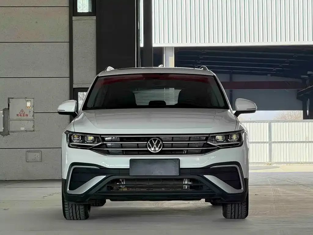Volkswagen Tiguan L — фото 5