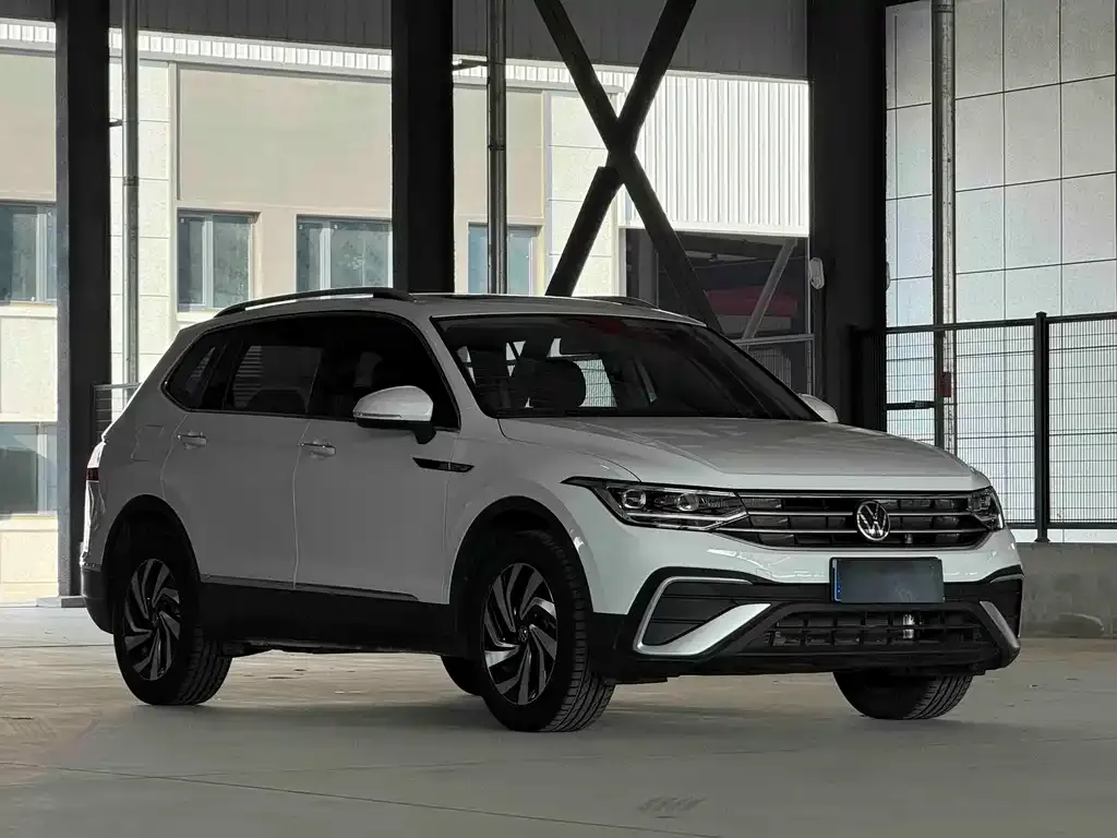 Volkswagen Tiguan L — фото 4