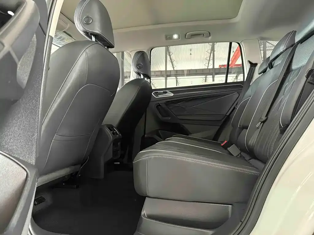 Volkswagen Tiguan L — фото 7