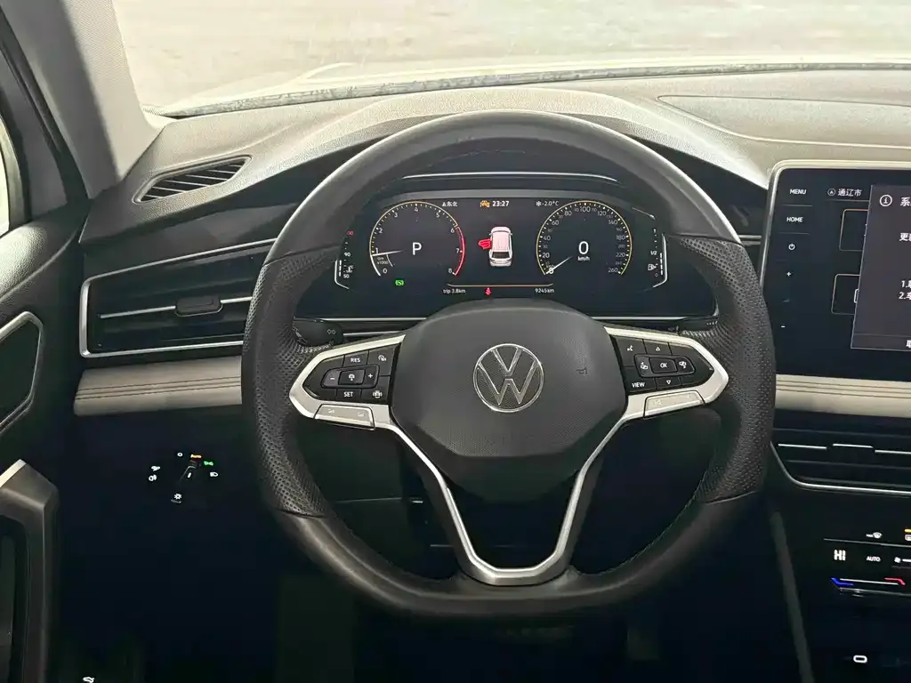 Volkswagen Tiguan L — фото 8