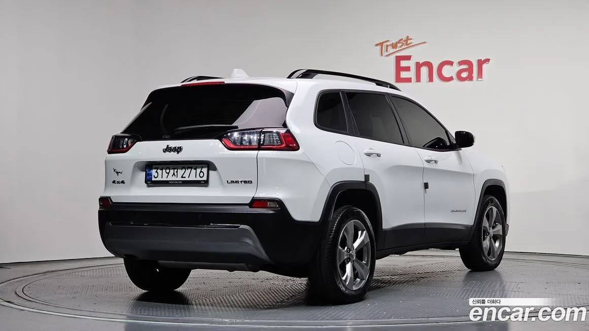 Jeep Cherokee — фото 2