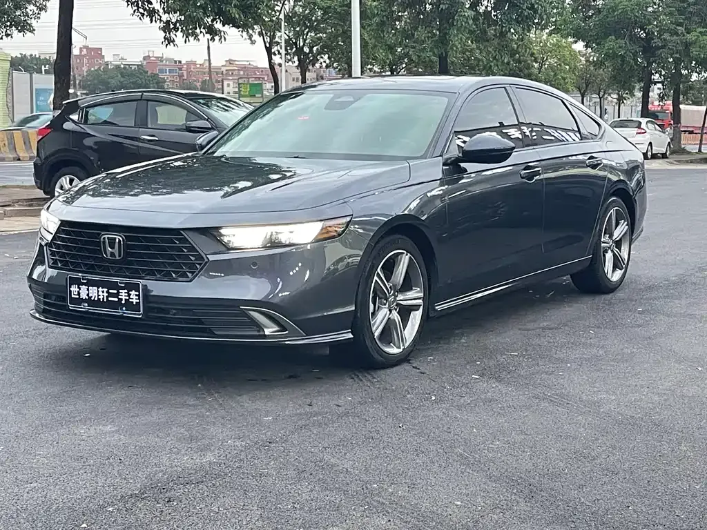 Honda Accord — фото 1