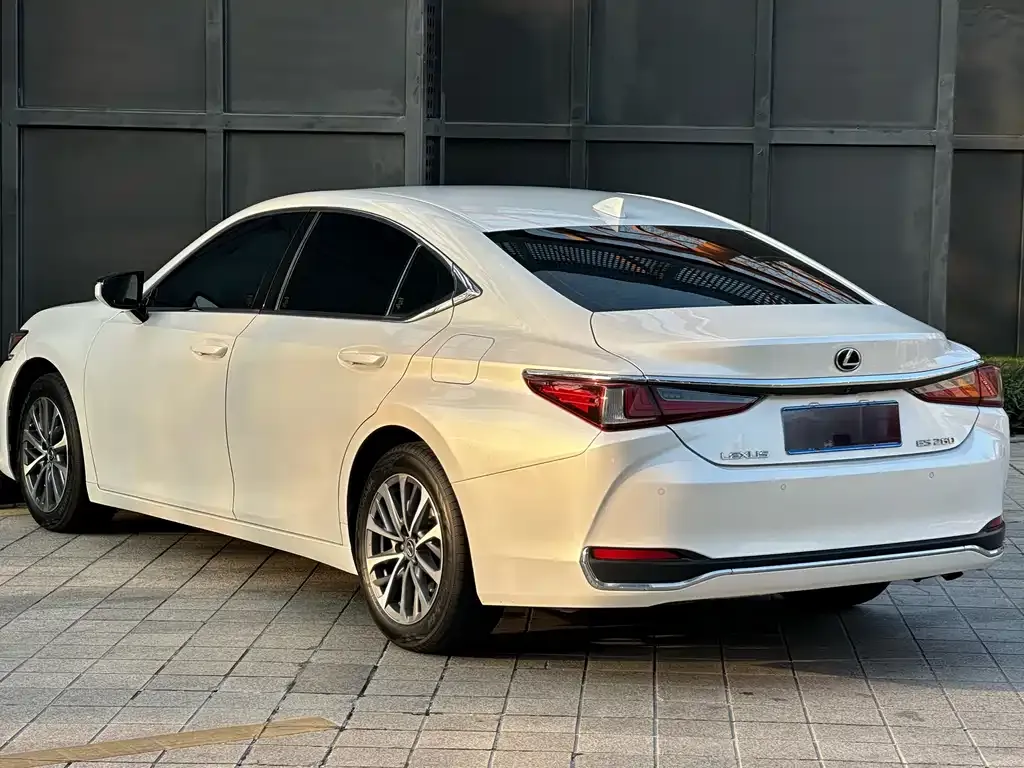 Lexus ES — фото 5
