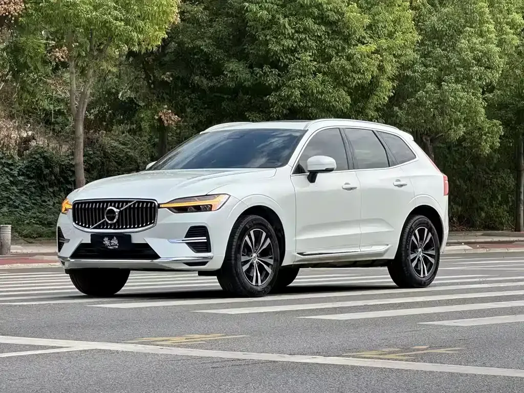 Volvo XC60 — фото 1