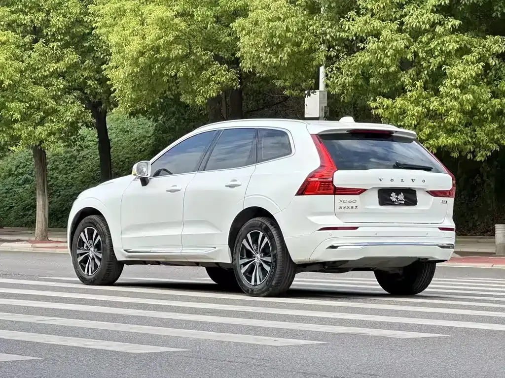 Volvo XC60 — фото 9