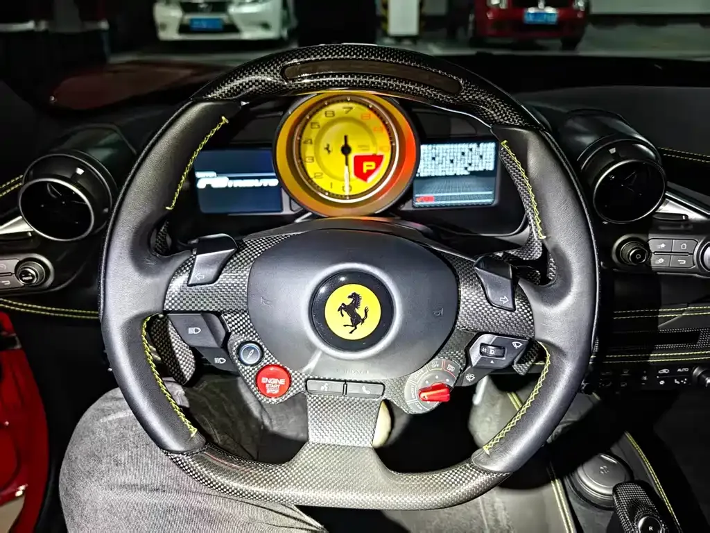 Ferrari F8 — фото 10