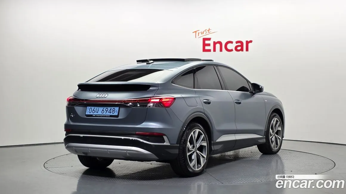 Audi Q4 e-tron — фото 2