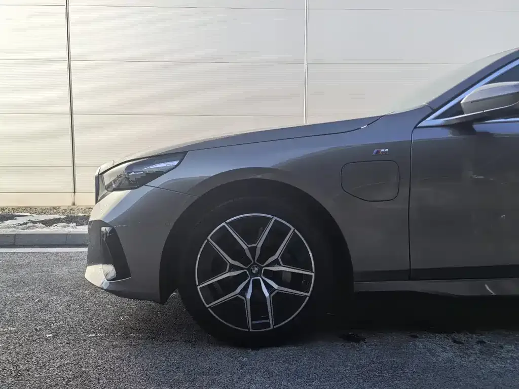 BMW i5 — фото 10