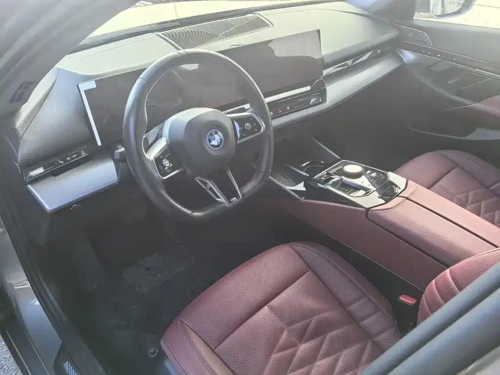 BMW i5 — фото 9