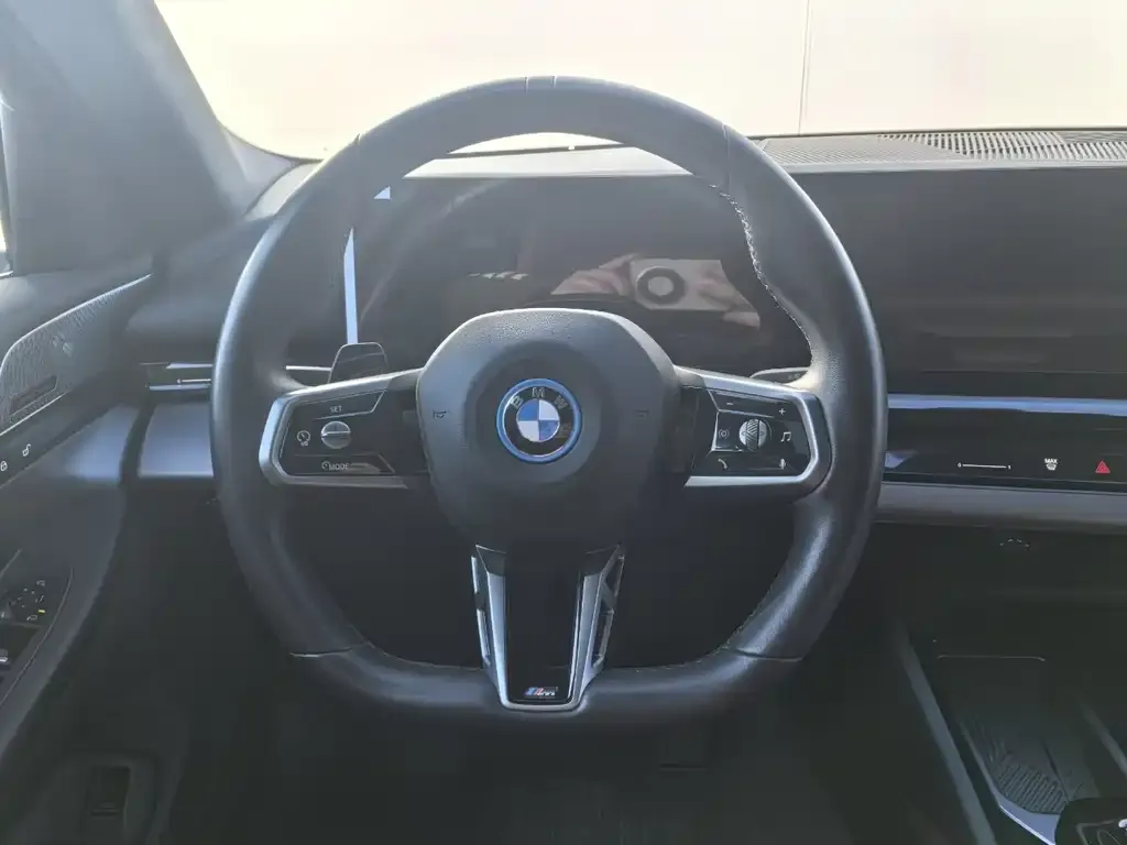 BMW i5 — фото 2