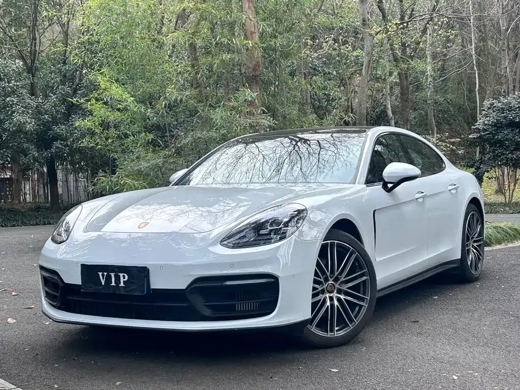Porsche Panamera — фото 1