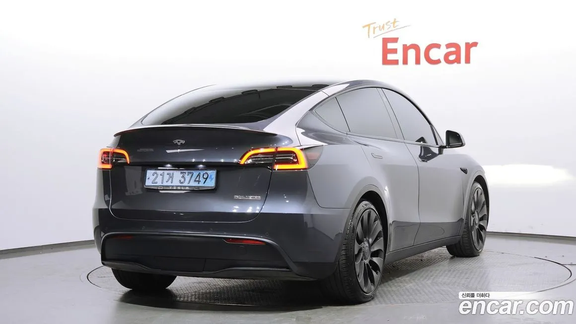 Tesla Model Y — фото 5