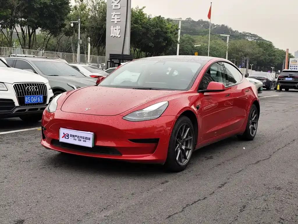Tesla Model 3 — фото 1
